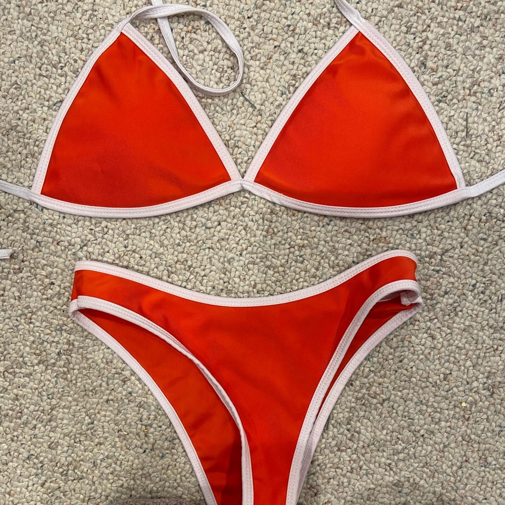 Bikini!! - Picture 2 of 2